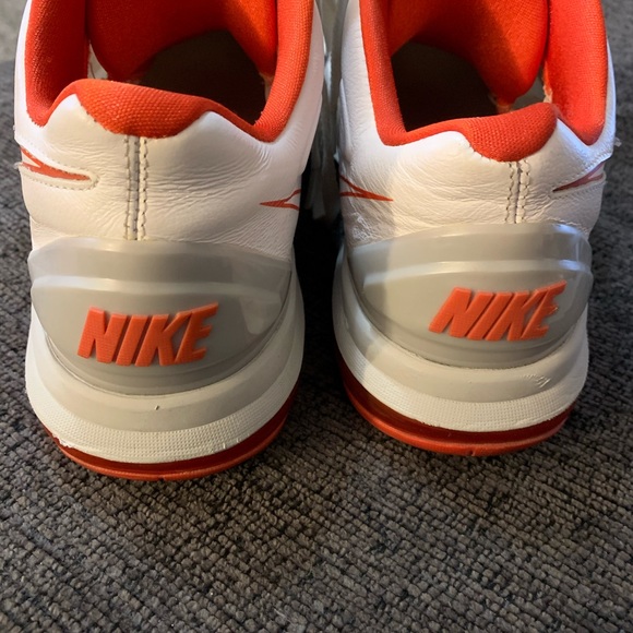 Lebron VII size 9.5 - Picture 3 of 4